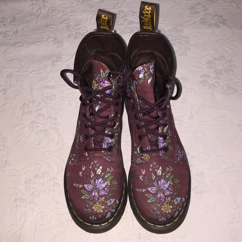 Women’s Doc Marten Boots Size 6